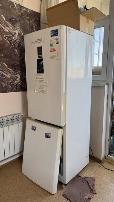Холодильник бу срочно продаю