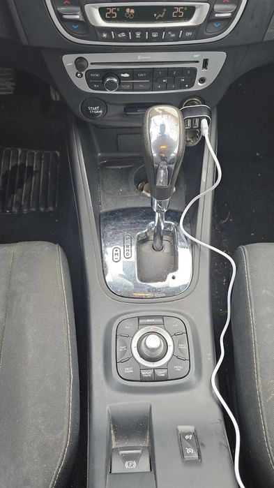 Renault Megane 3 facelift automat, 1.5 diesel, navigație, avariat