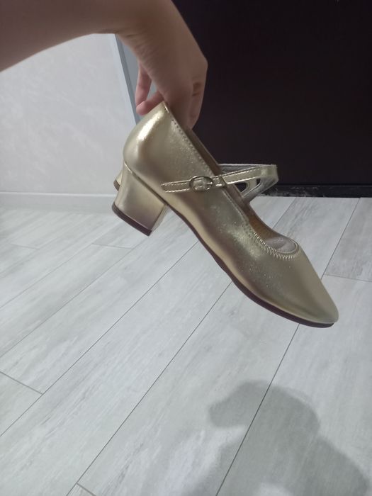 Туфли для девочки для танцев