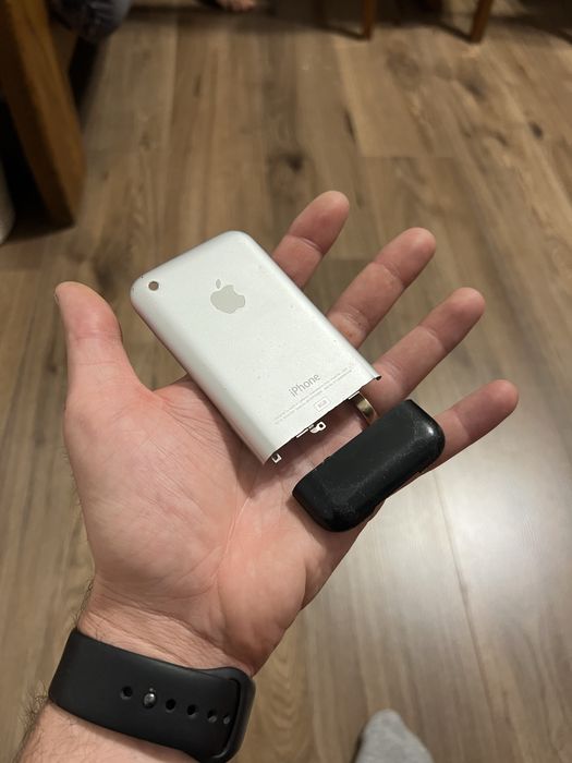 Carcasa iphone 2g stare decenta