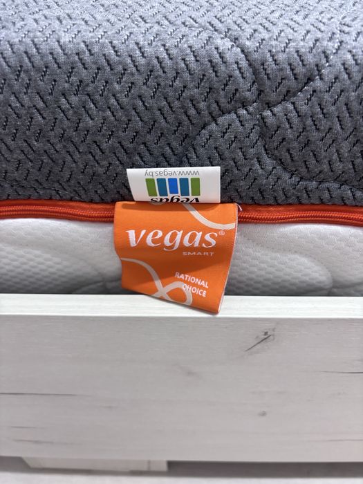 Кровать с матрасом