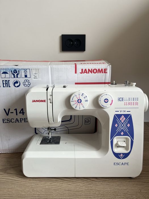 Швейная машина Janome Escape V-14