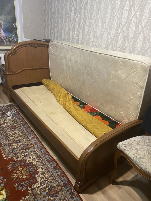 Кровать с матрасом