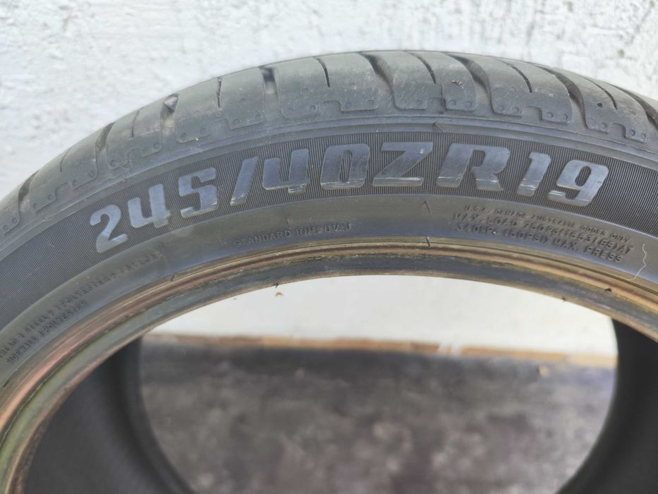Летние шины 245/40Z19 комплект