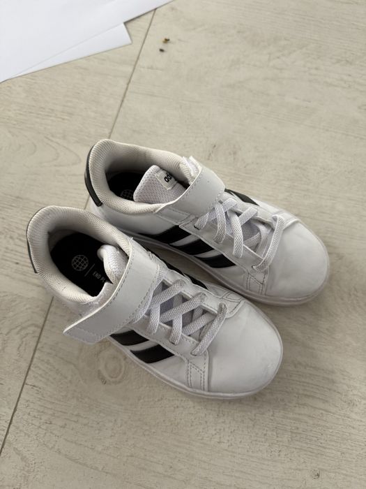 Pantofi sport adidas marimea 28