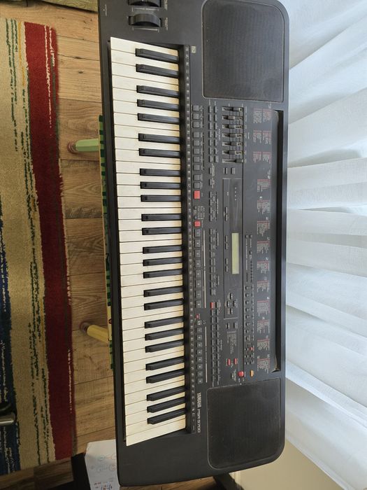 Orga Yamaha PSR-5700 cu discheta  suna fenomenal pt cunoscatori si pas