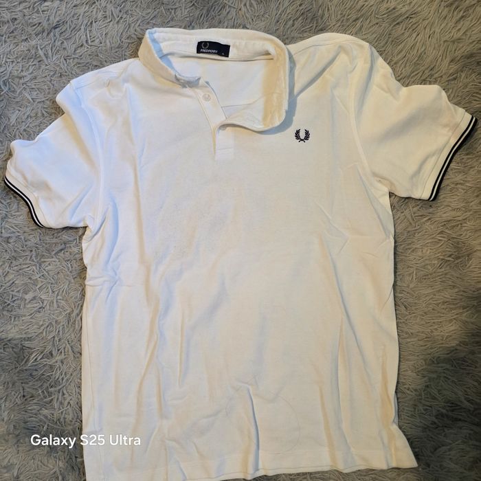 Продавам малко носени риза с къс ръкав оригинална FRED PERRY