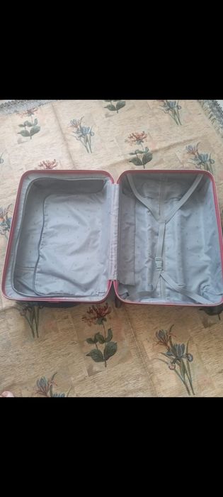 Продам   чемодан