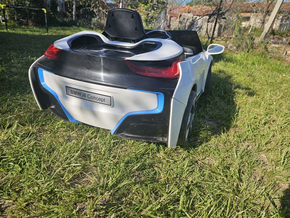 Детска акумулаторна кола BMW i8
