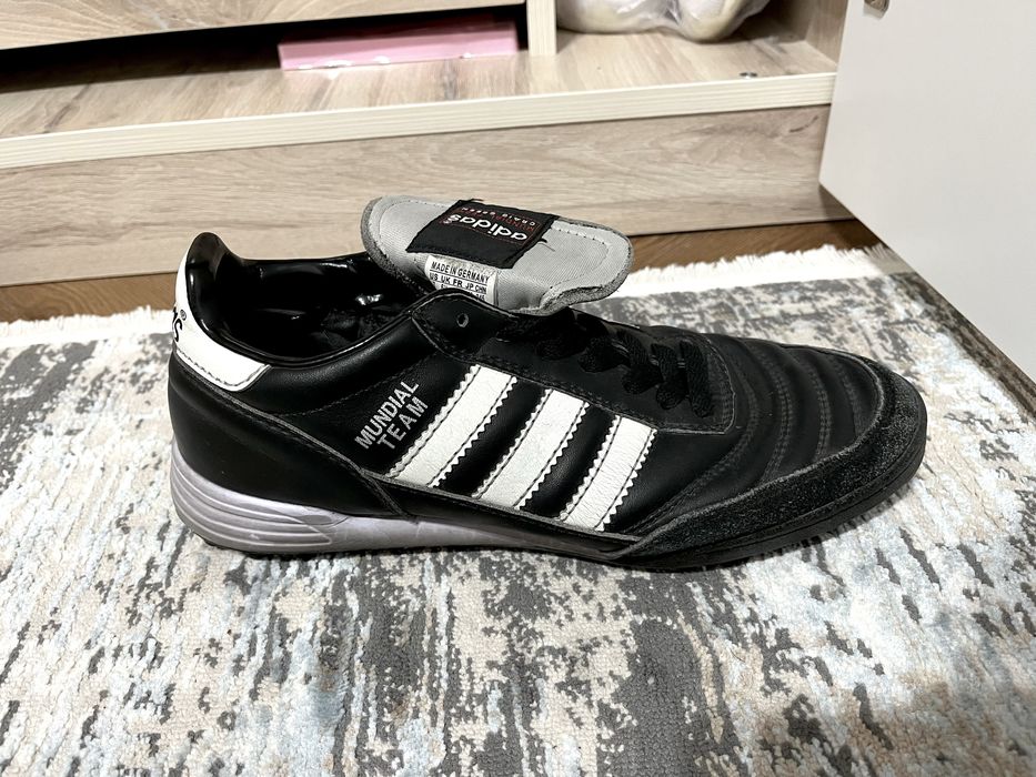 Кроссовки adidas mundial team
