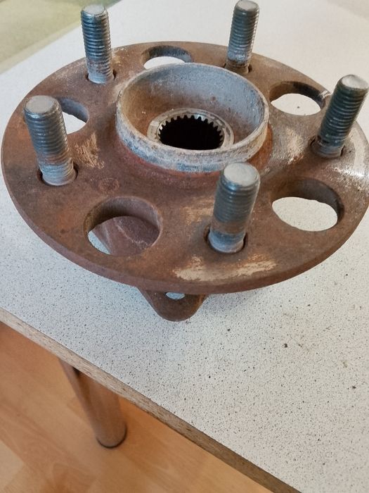 Продам ступицу с подшипником. Оригинал