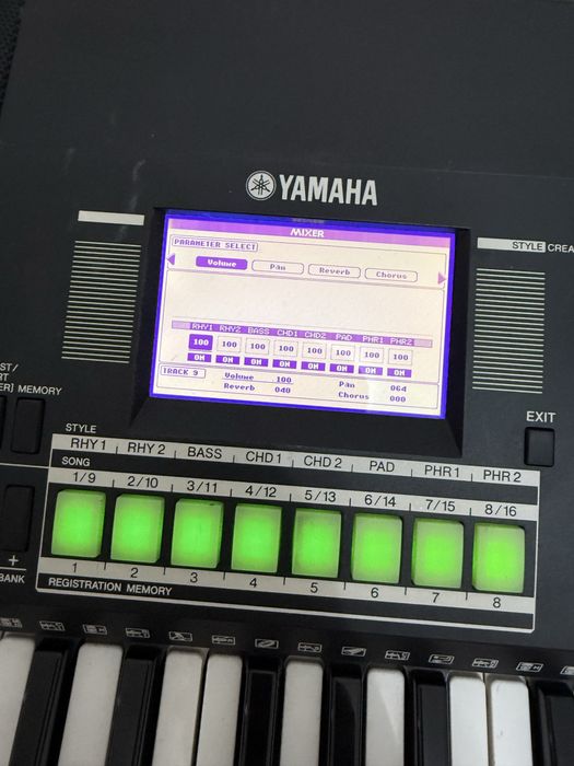 Продам Yamaha psr s 550