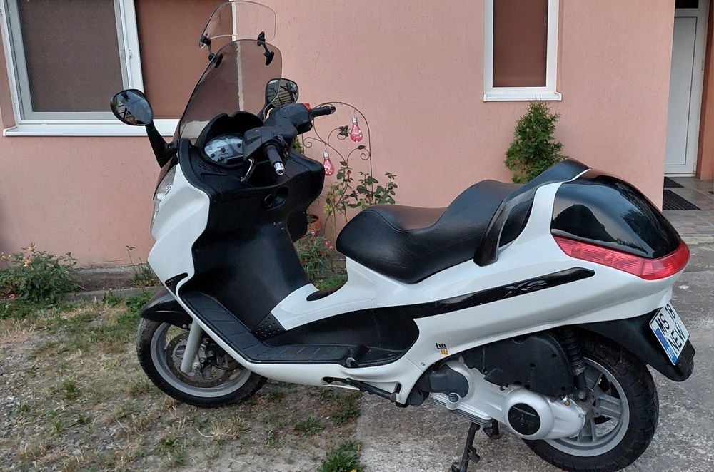 Piaggio X 8  2005