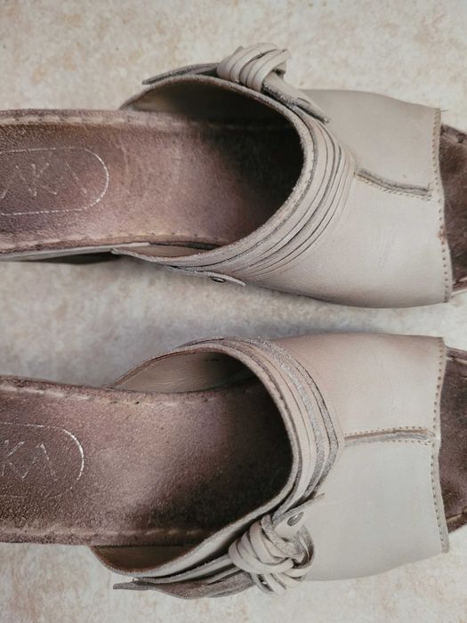 Saboti din piele , marime 37