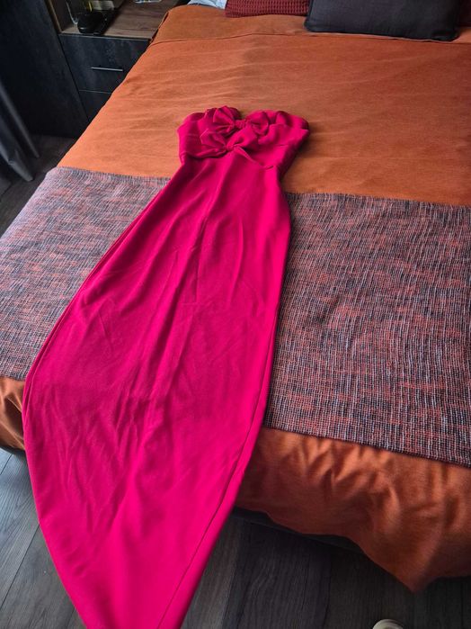 Червена официална рокля