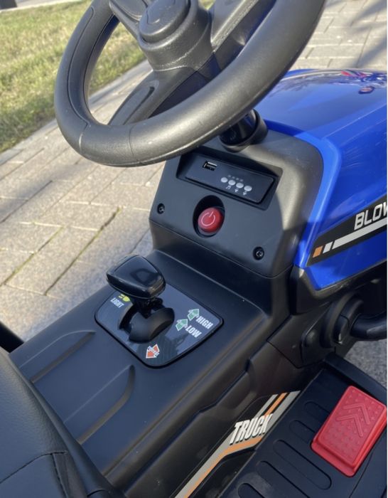 Продам синний трактор