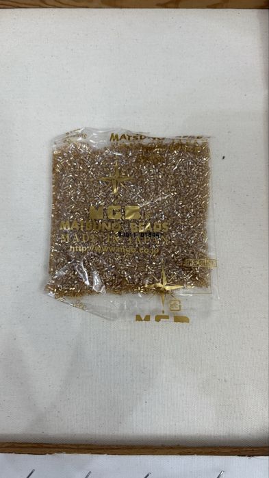 Японский бисер в золотистом цвете