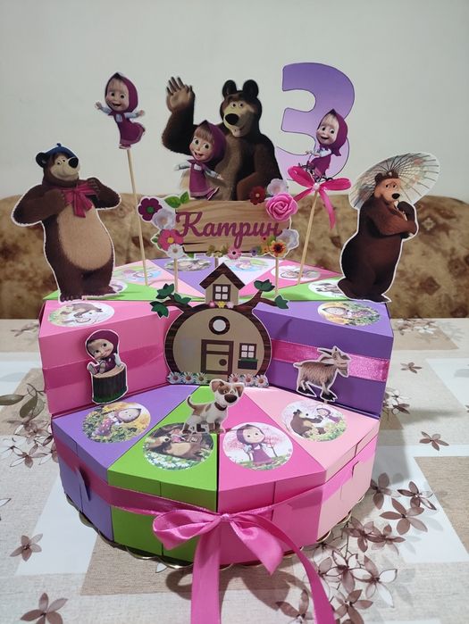 Картонена торта "Маша и мечока,"