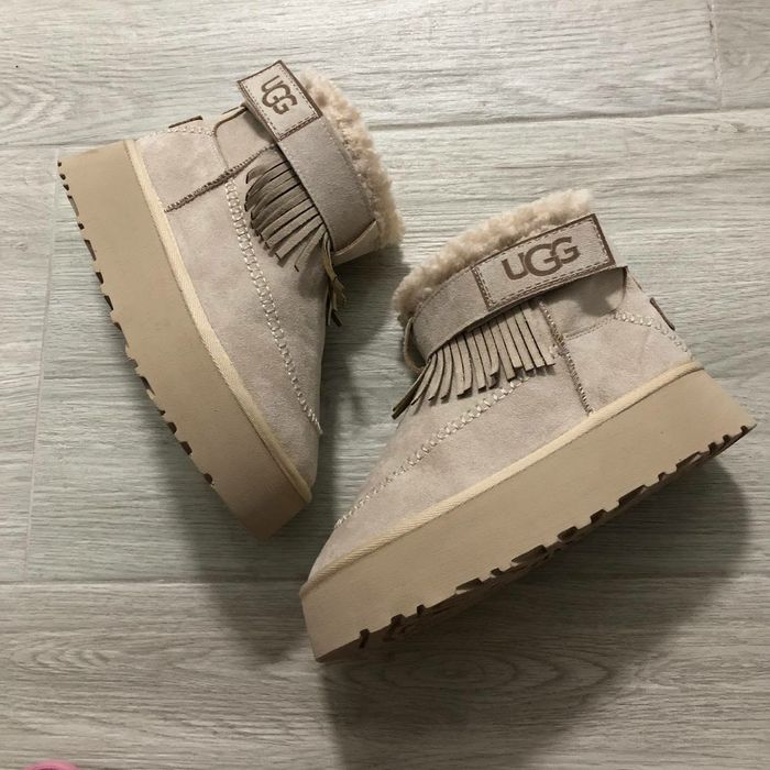 Adidași și ugg-uri