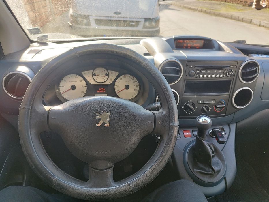 Продавам Пежо Партнер