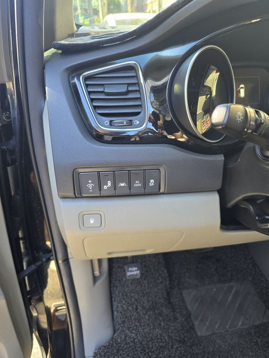 Kia carnival минивен