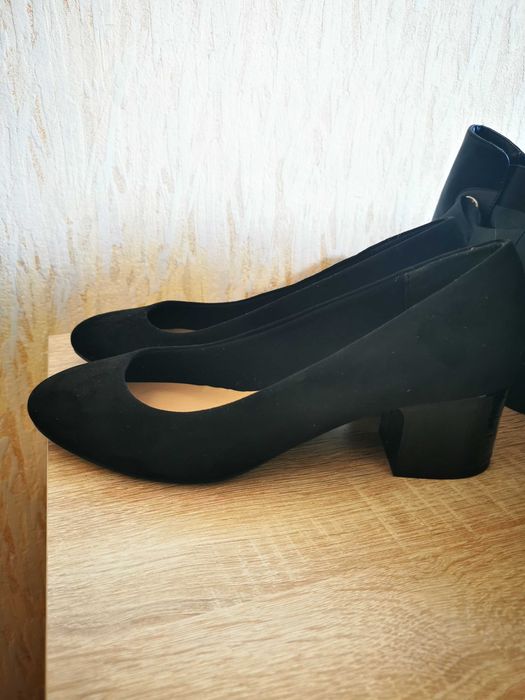 Ново боти обувки елегантни и красиви