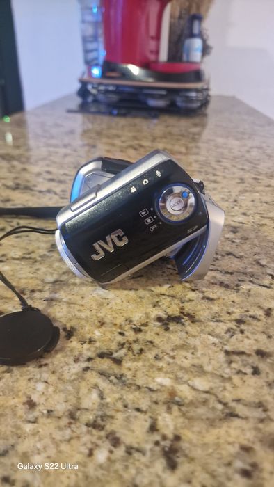 Gratis 1 camere de bord  functionale Cameră media digitală JVC GZ-MC 2