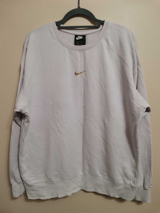 Nike NSW Essentials Collection Fleece.