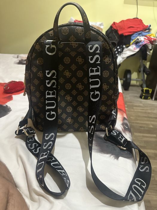 Vand ghiozdam de dama Guess