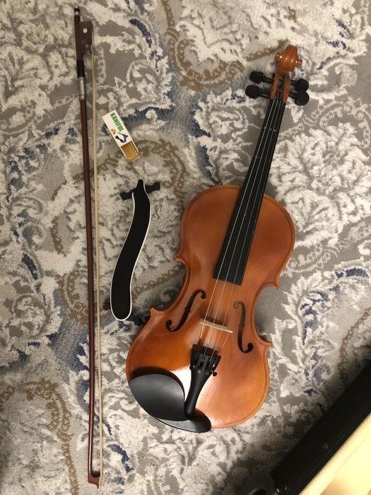 To‘liq to‘plamli skripka sotiladi 1 mln