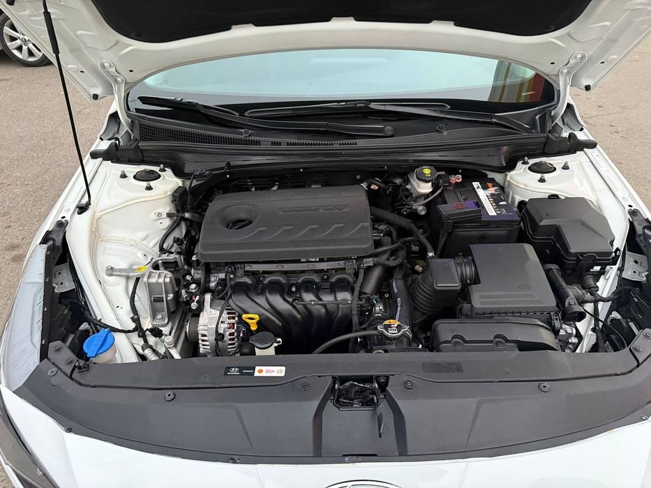 Hyundai elantra   нахт ёки банк сотилади