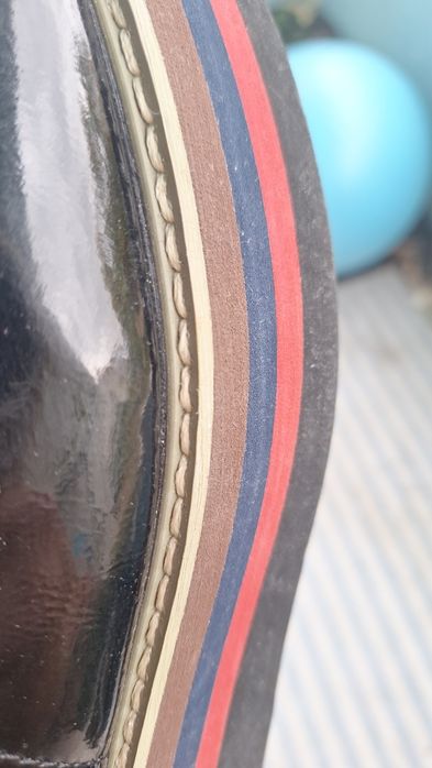 Лачени обувки на платформа,използвани много малко, шити ,40номер