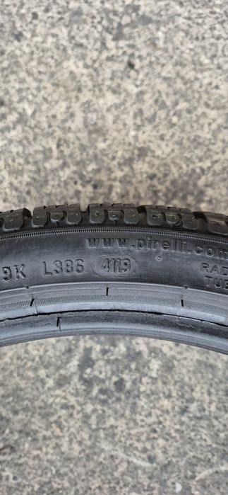 2 anvelope iarna ca si noi Pirelli 235/35/20.Pretul este pe bucata.