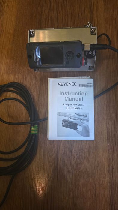Vand flowmetru keyence clamp-on