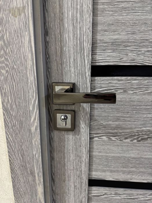 Эшик+қулф+ручка сотилади. 8 дона. 80/200.