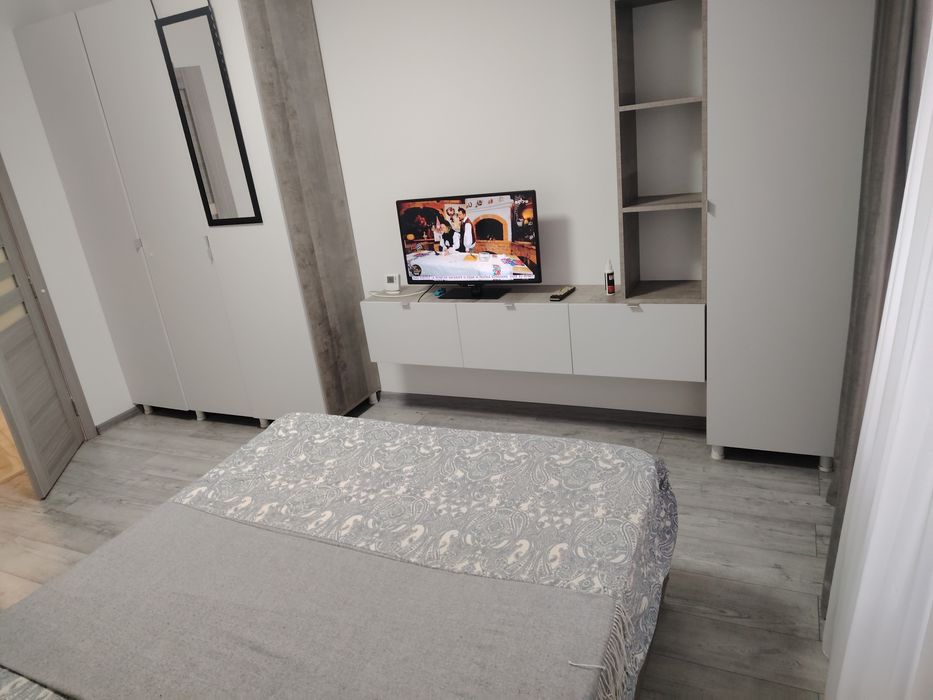 Ofer pentru închiriere garsoniera noua