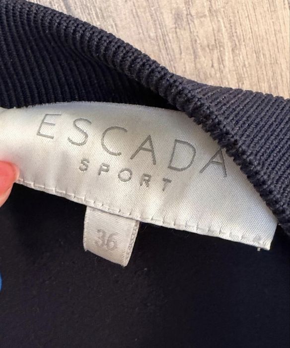 Тёмно-синяя кофта на молнии Escada