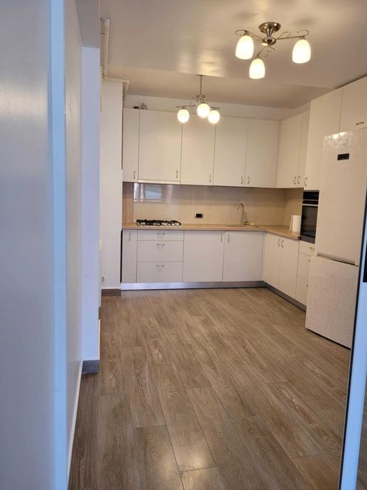 Apartament 3 camere de inchiriat Isaran, Tractorul