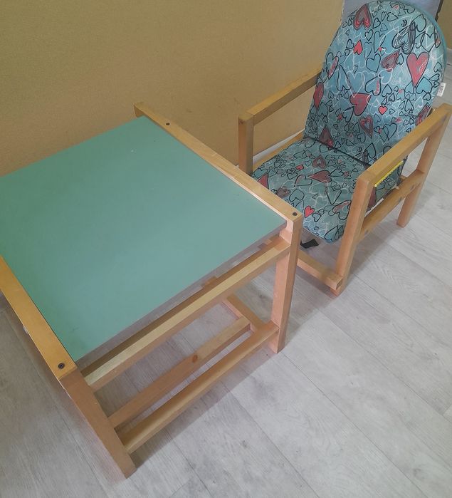 Стульчик для кормления два в одном.