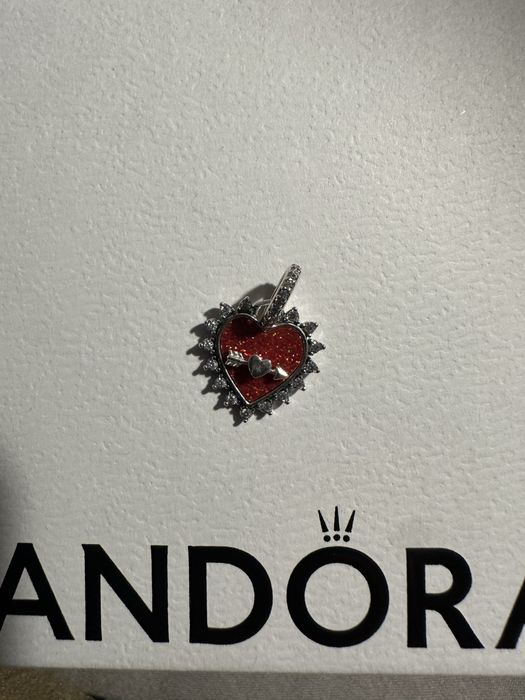 Talisman Pandora inima rosie