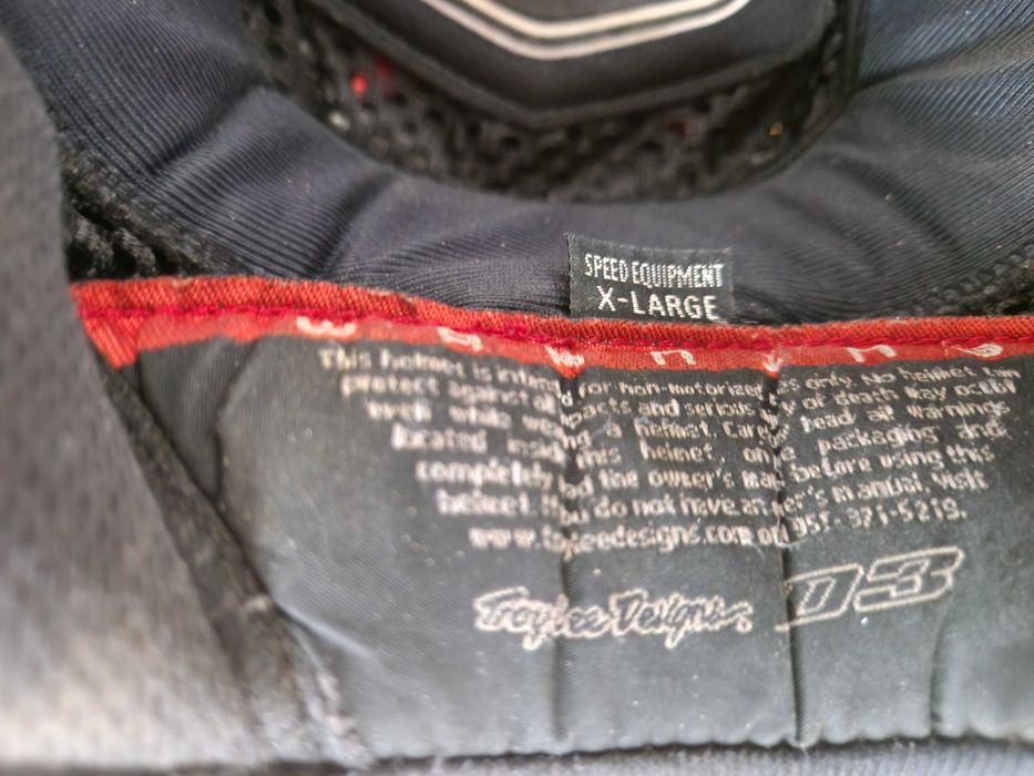 Карбонова каска за мотокрос