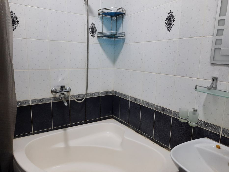 3 xanali kvartira satiladi