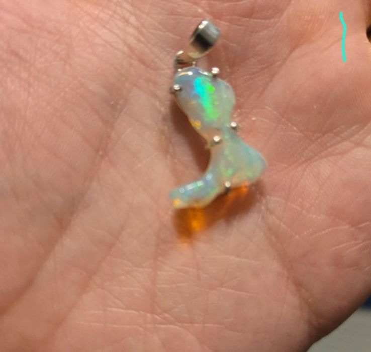 Pandantiv opal rainbow unicat