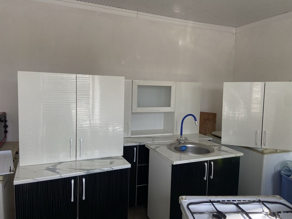 Б/у  кухный гарнитур 3 метр