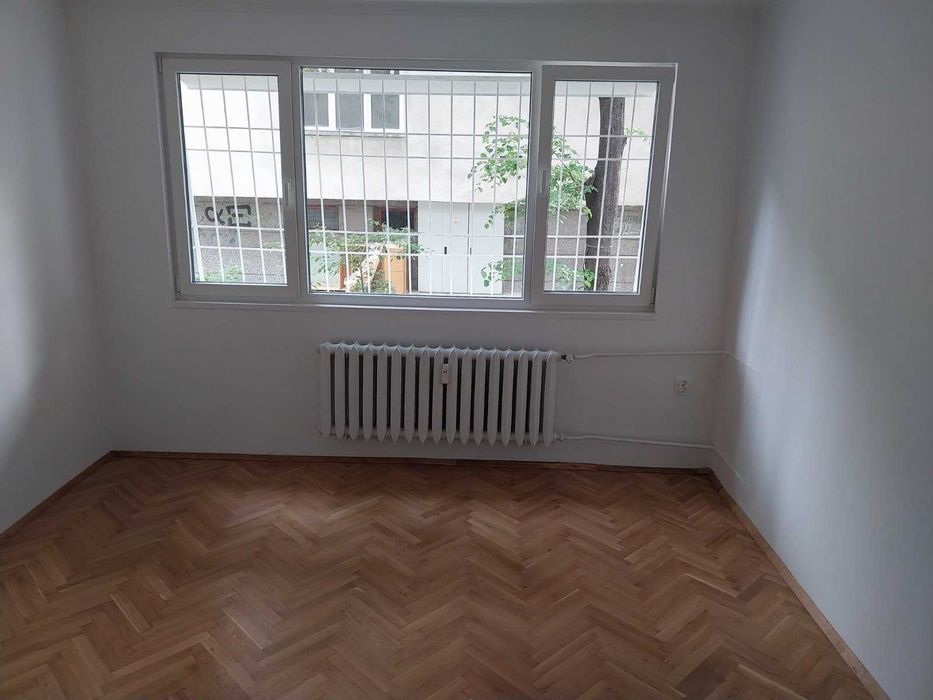 Дава се под наем Тристаен апартамент в София, Зона Б-19 - 90 кв.м за 867 € - Снимка #1