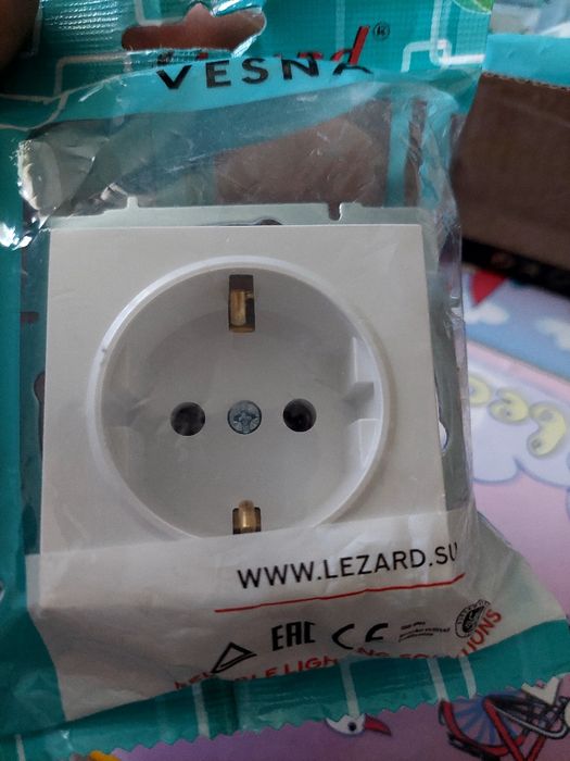 Розетки и выключатели Лезард