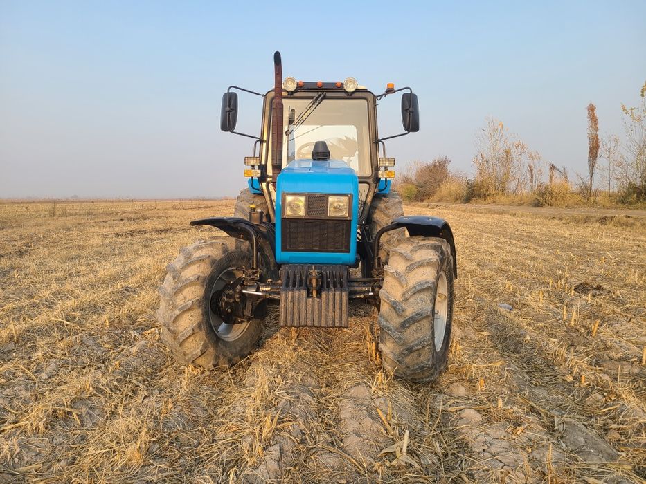 МТЗ. 1221.2 тропик. Холати ало. .трактр узи 24000. Плуг бн 30000.минг