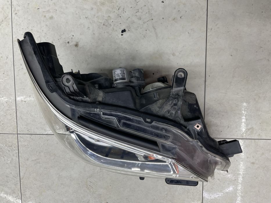 Передние фары Lexus GX 460