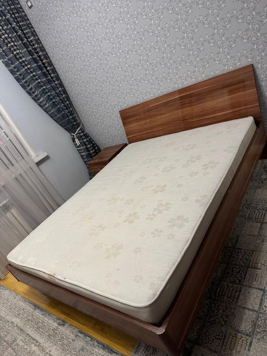 Продам спальный гарнитур