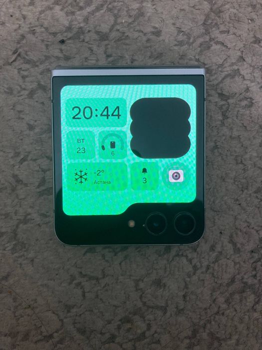 Samsung Z flip 5 snapdragon 8gen2